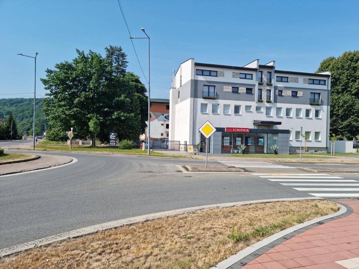 Stará Pošta Acomodação com café da manhã Svidnik Exterior foto